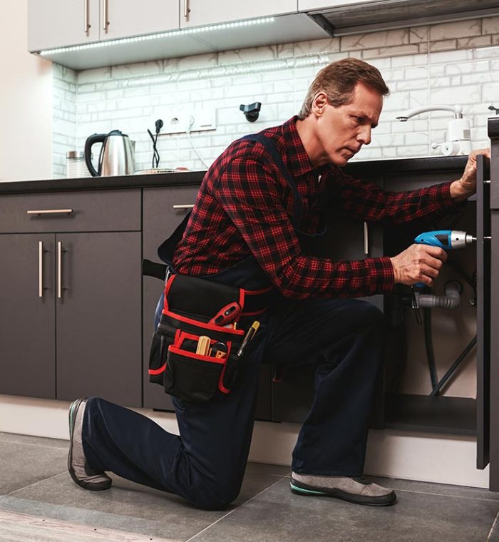 handyman-at-work-repairing-kitchen-shelves-by-per-resize.jpg carpentry services in Dubai